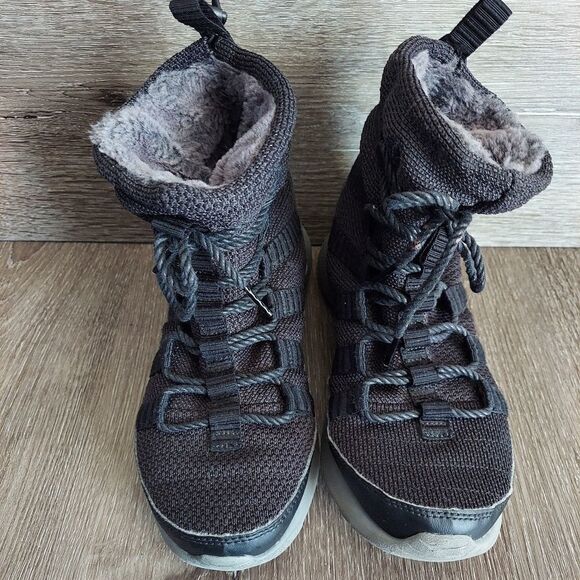 Nike Women’s Roshe Run High Snow Boots 807424-001 Black Pre Owned Size US 6 - Picture 3 of 12